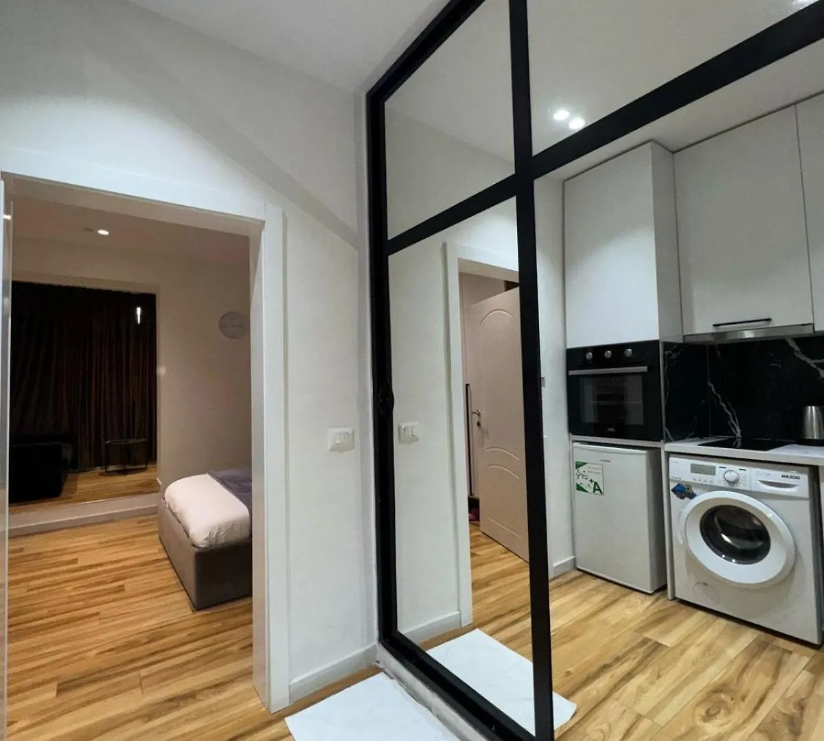 Luxury Apartments Blloku Tirana 0*,
